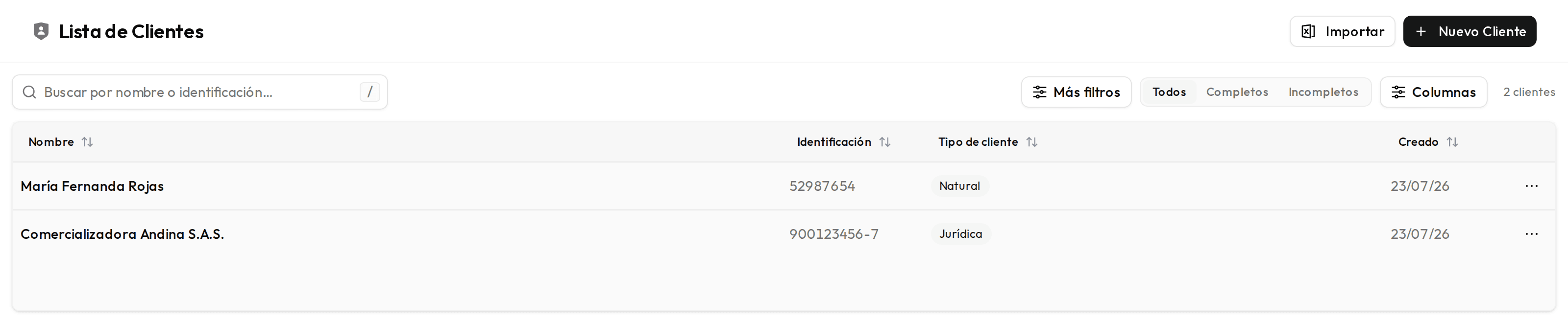 Lista de clientes con los botones Importar y Nuevo Cliente en la cabecera.