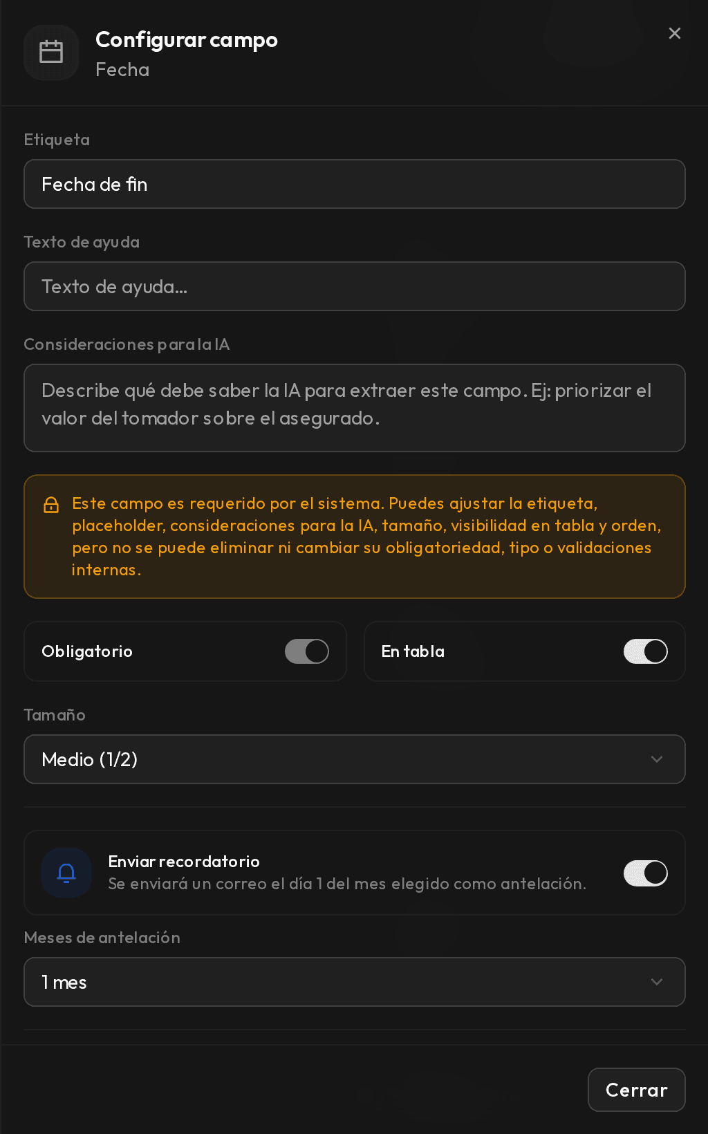 Configuración de un campo de fecha con el recordatorio por correo activado y los meses de antelación.