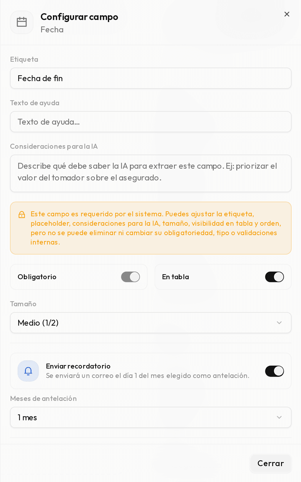 Configuración de un campo de fecha con el recordatorio por correo activado y los meses de antelación.