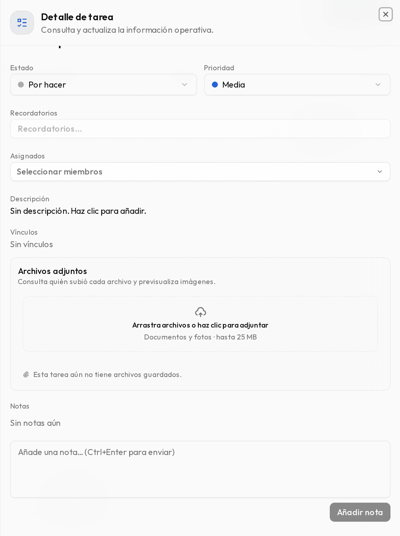 Panel de detalle de una tarea con la sección de notas y el campo para escribir.